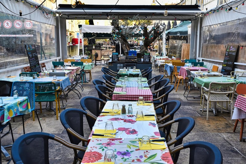 Al Fresco Dining